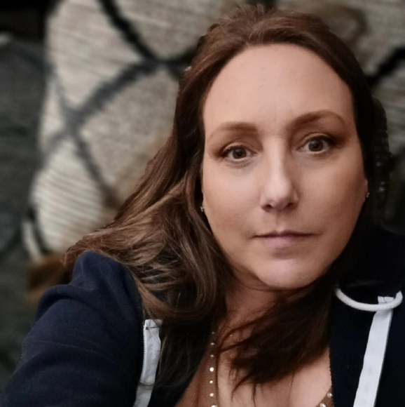 Meet your Posher, Lynne - Picture 1 of 1